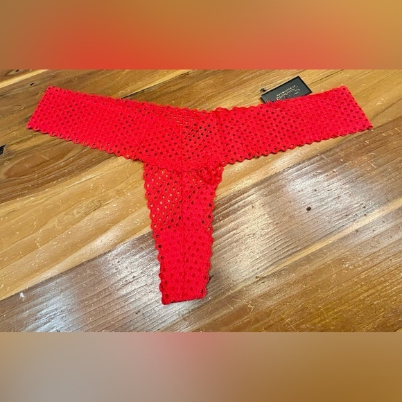 NWT Frederick’s of Hollywood Red Abby Rose Mesh Thong Panties, Plus Size 1X - Picture 3 of 12